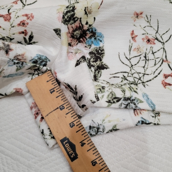 Lucy Paris white floral shorts. - Picture 12 of 16